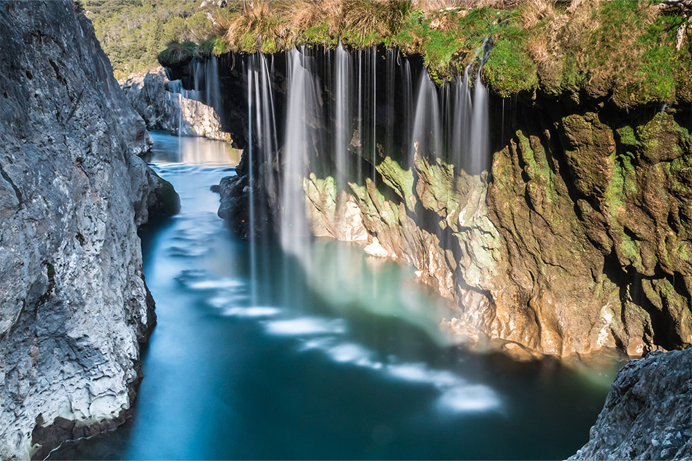 Cascades parapluie dans les gorges de l'Hérault