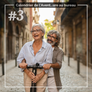 Deux adultes faisant de la trottinette