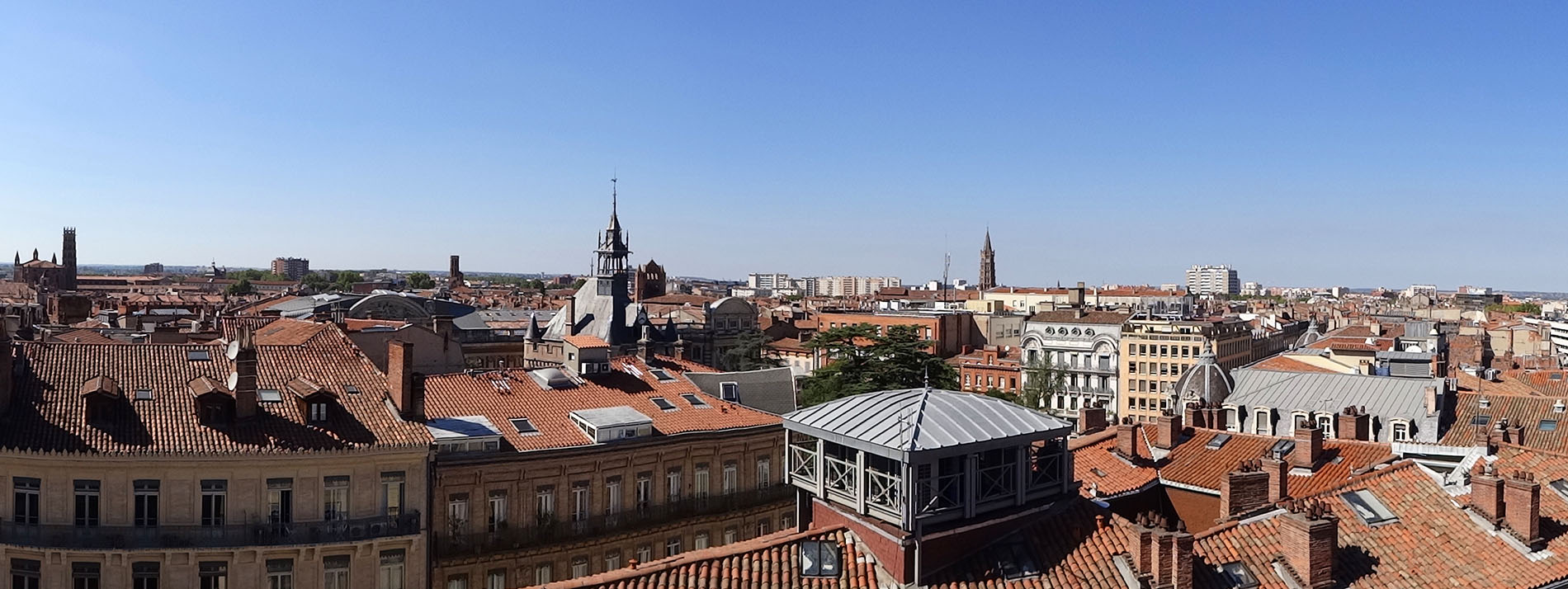 Vue sur Toulouse depuis le toit terrasse des Galeries Lafayette