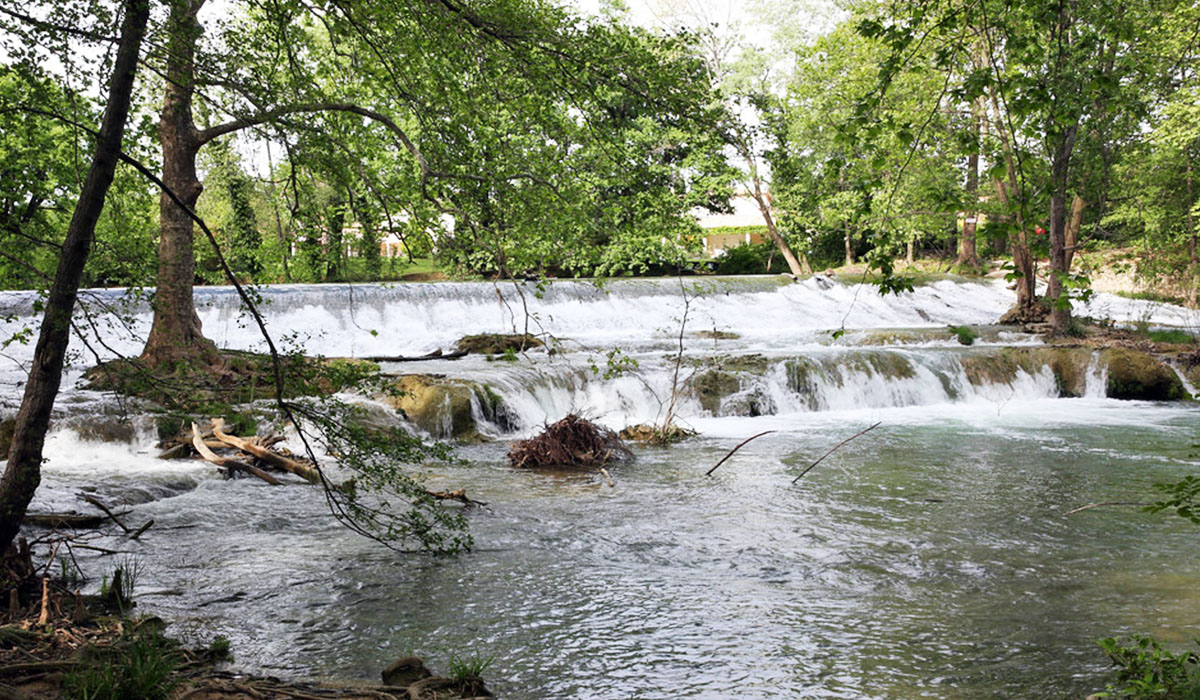 Lieux de baignade dans l'Hérault : La petite cascade du Lez à Montpellier
