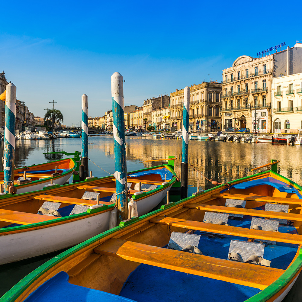 Canaux de Sète et bateaux authentiques