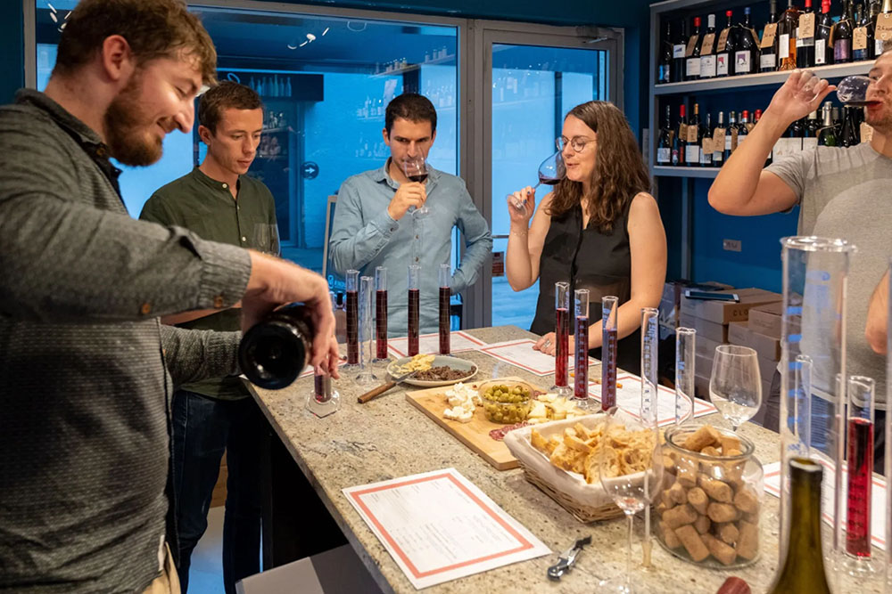 Assemblez votre vin chez un caviste