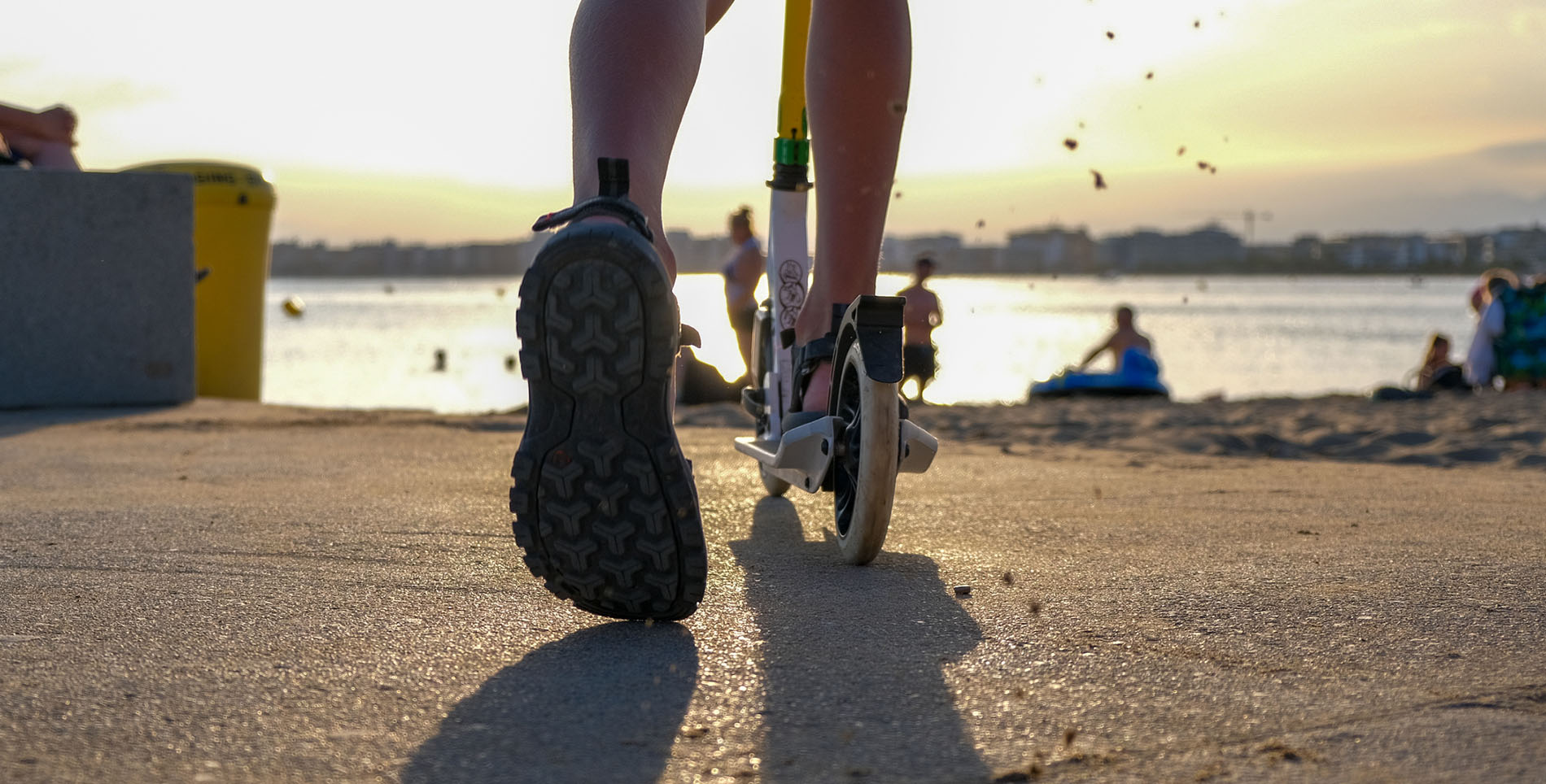Trottinette arrivant sur la plage de Palavas-les-Flots